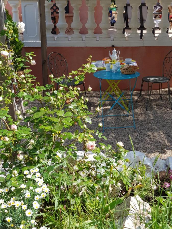 Bed and Breakfast Mas D'Azur Roquefort-les-Pins Exterior foto