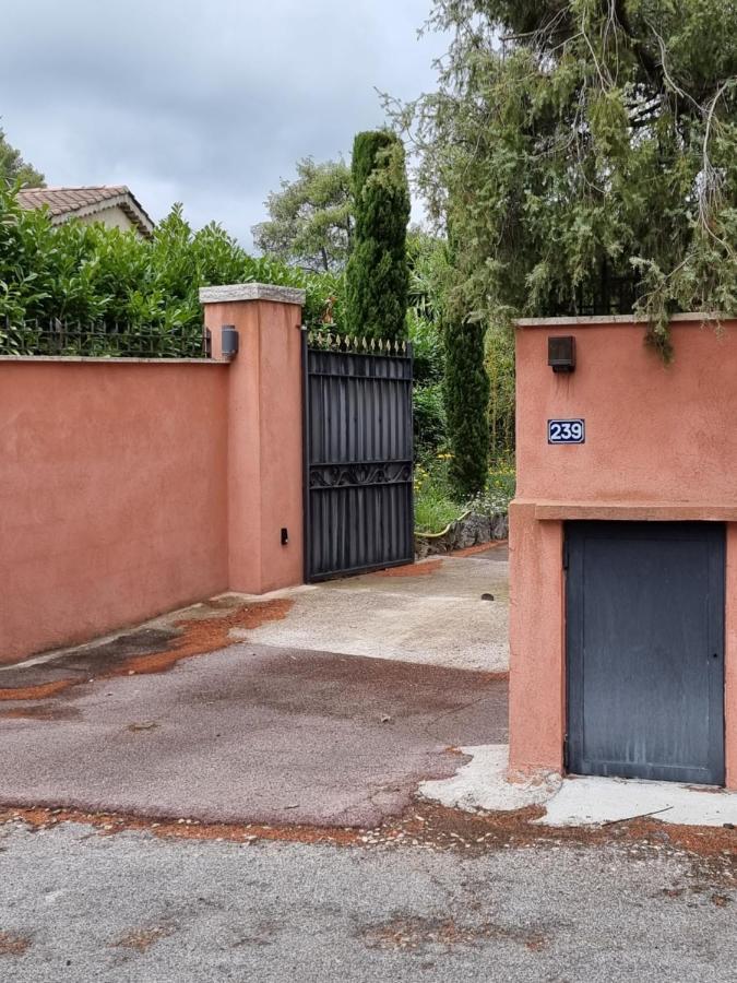 Bed and Breakfast Mas D'Azur Roquefort-les-Pins Exterior foto